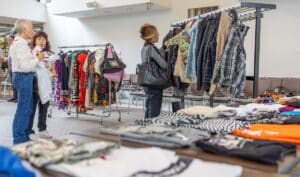 Werkgroep Fairtrade organiseert succesvolle kledingruilbeurs