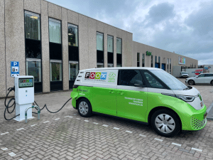 FOOX opent laadplein met de eerste snellader in Franeker